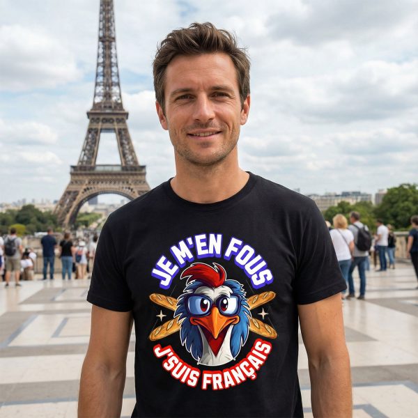 homme souriant portant un t-shirt humour france avec un coq devant la tour eiffel