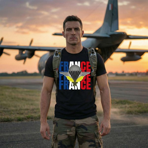 homme devant avion militaire portant un t-shirt patriotique france avec insigne parachutiste et référence Saint Michel