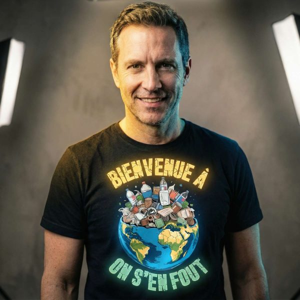 t-shirt humour écologique bienvenue à on s’en fout planète envahie de déchets